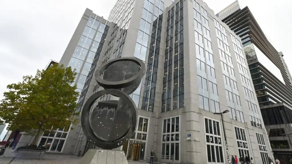 „Dacă nu vreți să confiscați banii Rusiei, atunci deschideți portofelul”. Jocul dur al UE în negocierile pentru finanțarea Ucrainei