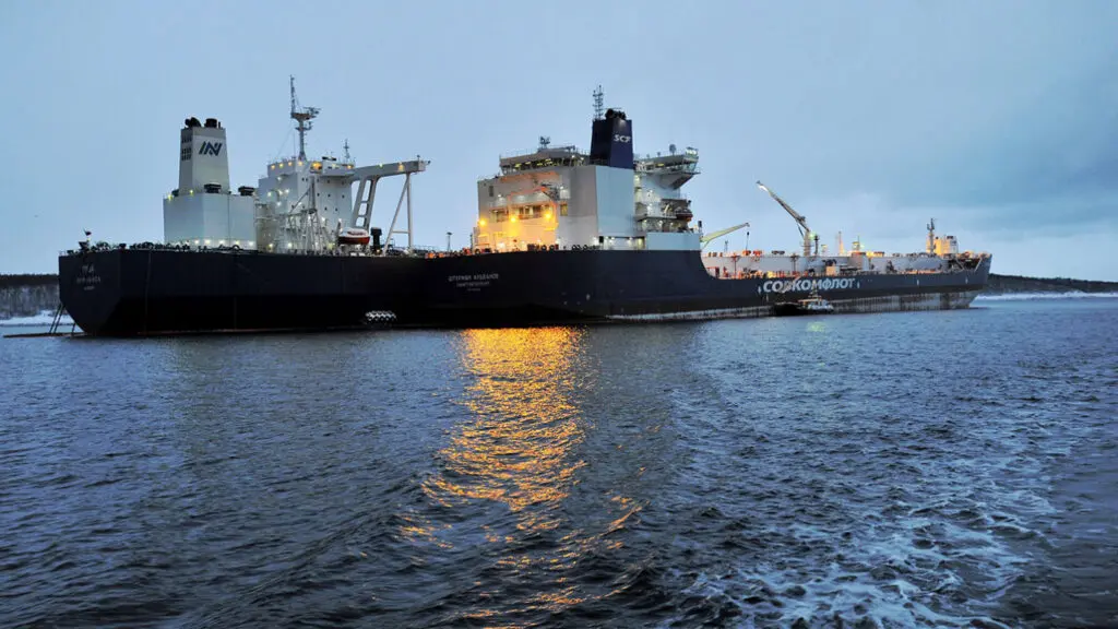 Exporturile petroliere ale Rusiei, în cădere liberă. Sancțiunile și dronele își fac efectul