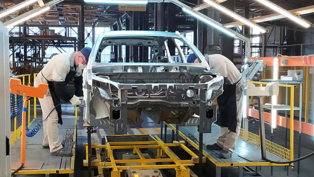 «Сложился идеальный шторм». Российский автопром рухнул на «дно» первых месяцев войны