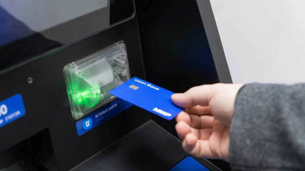 Путин открыл силовикам все платежи россиян по картам «Мир»