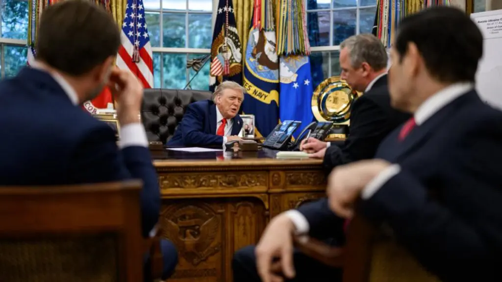 Plan de pace în 20 de puncte pentru Ucraina. Macron, Merz și Starmer au vorbit la telefon cu Donald Trump