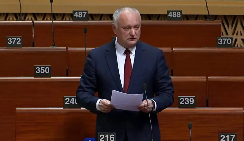 Dodon minte în franceză europenii, la Strasbourg: „Sprijinul pentru vectorul proeuropean nu e foarte popular printre moldoveni”