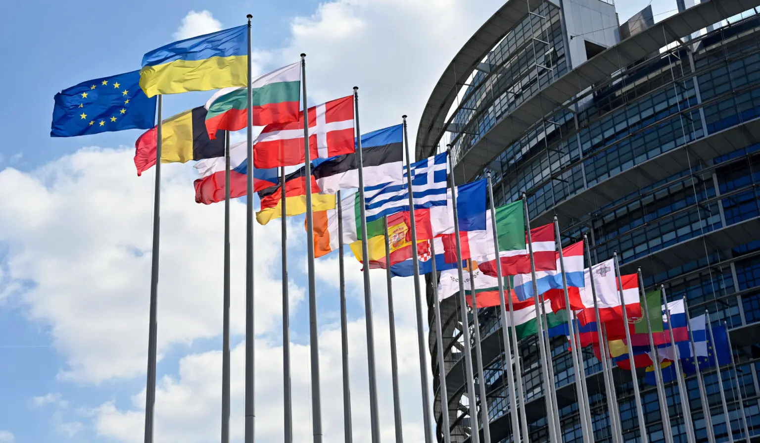 ЕС полностью запретит импорт природного газа из России к 2027 году