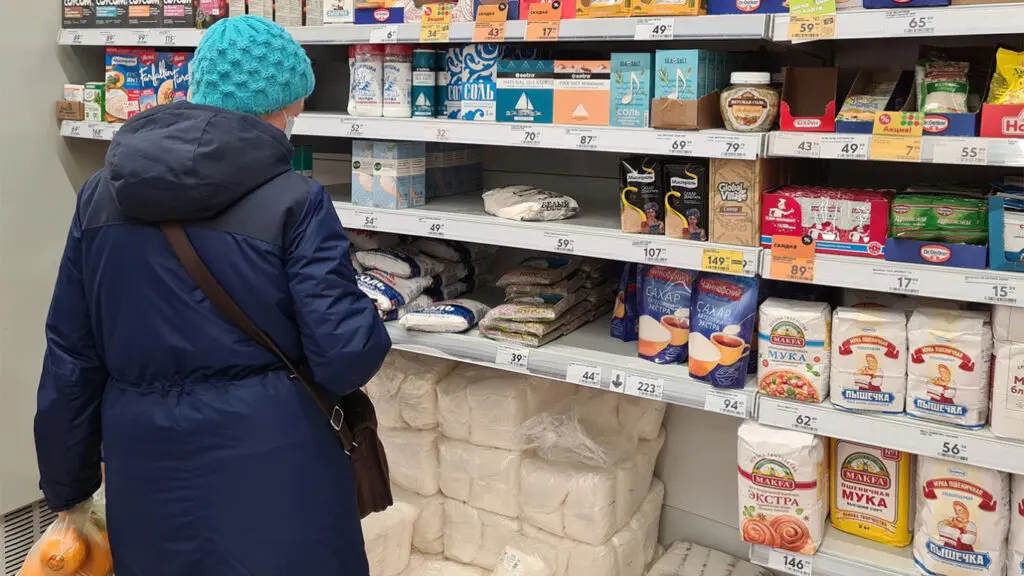The end of abundance: Russian food retail cuts assortments amid impoverishment of the population