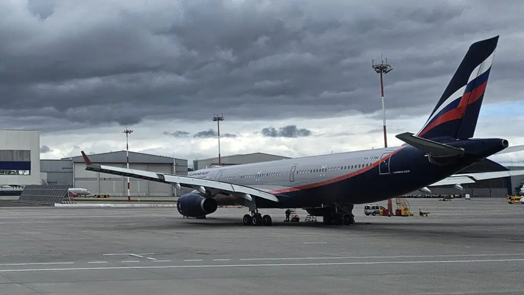 Sancțiunile țin la sol avioanele Rusiei. Peste o treime din cursele externe nu mai zboară