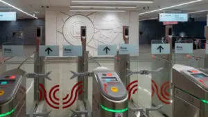 După Sankt Petersburg, și Moscova introduce verificarea telefoanelor în metrou