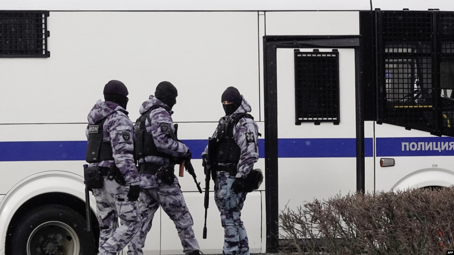 В Москве арестовали семерых человек, задержанных на Болотной площади во время протестов против блокировок интернета