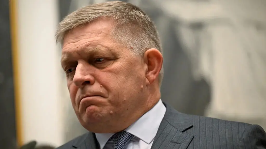 Оппозиция в Словакии заявила, что полиция начала расследование против Фицо по обвинению в госизмене