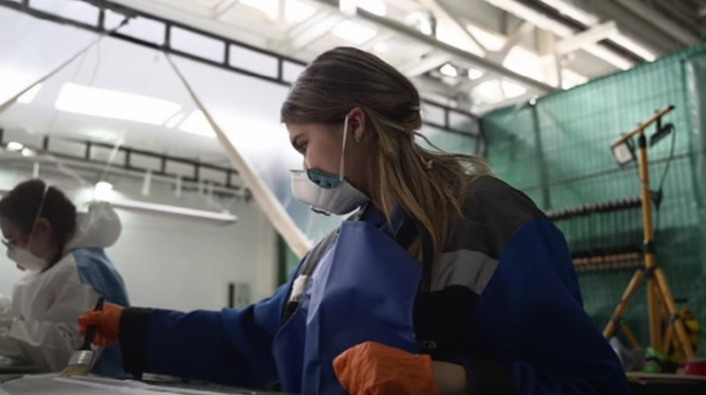 Cum rușii vor să recruteze moldovence, pentru a le exploata la asamblarea dronelor în Tatarstan