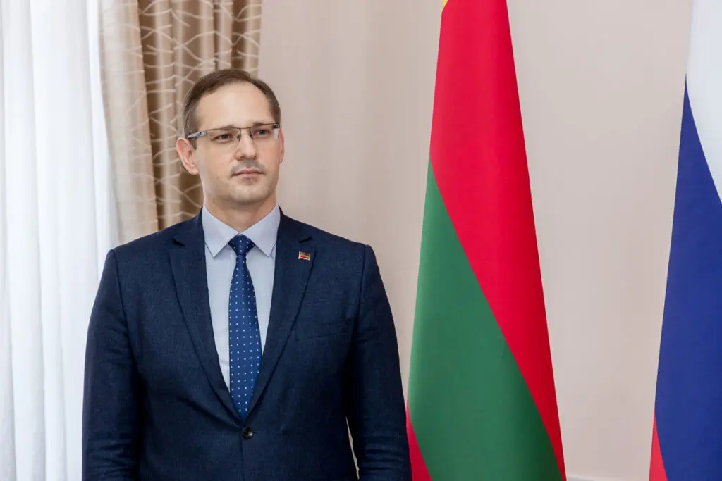 Krasnoselski would have banned Transnistrian officials from traveling to the right of the Dniester. Ignatiev’s letter to Chiveri