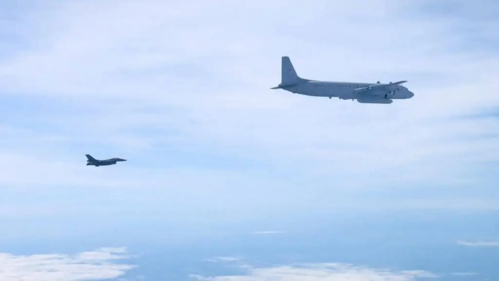 Incident în spațiul NATO: F-16 românești au interceptat un avion rusesc care zbura fără contact radio în spațiul aerian baltic