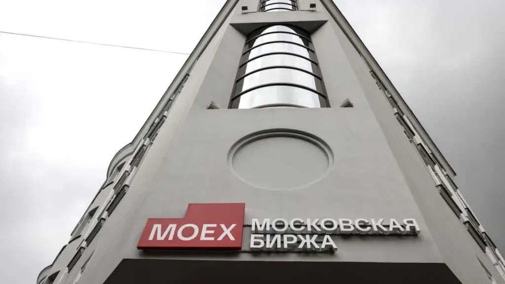 «Идут панические продажи». Российский рынок акций рухнул рекордно с мобилизации 2022 года