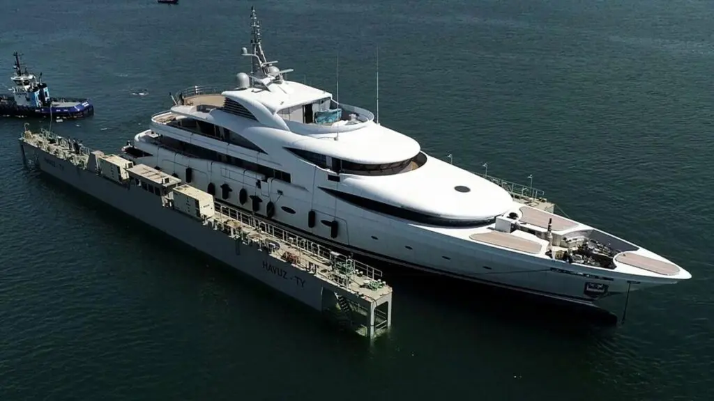 A second superyacht of Putin’s has left Russia. The ship, also used by the Russian leader’s mistress, is heading towards a resort in Turkey.