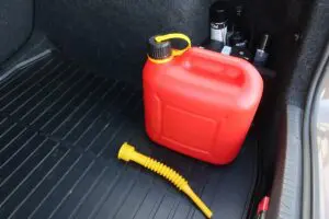 «Роснефть», «Башнефть» и ТНК прекратили разливать бензин в канистры по всей России