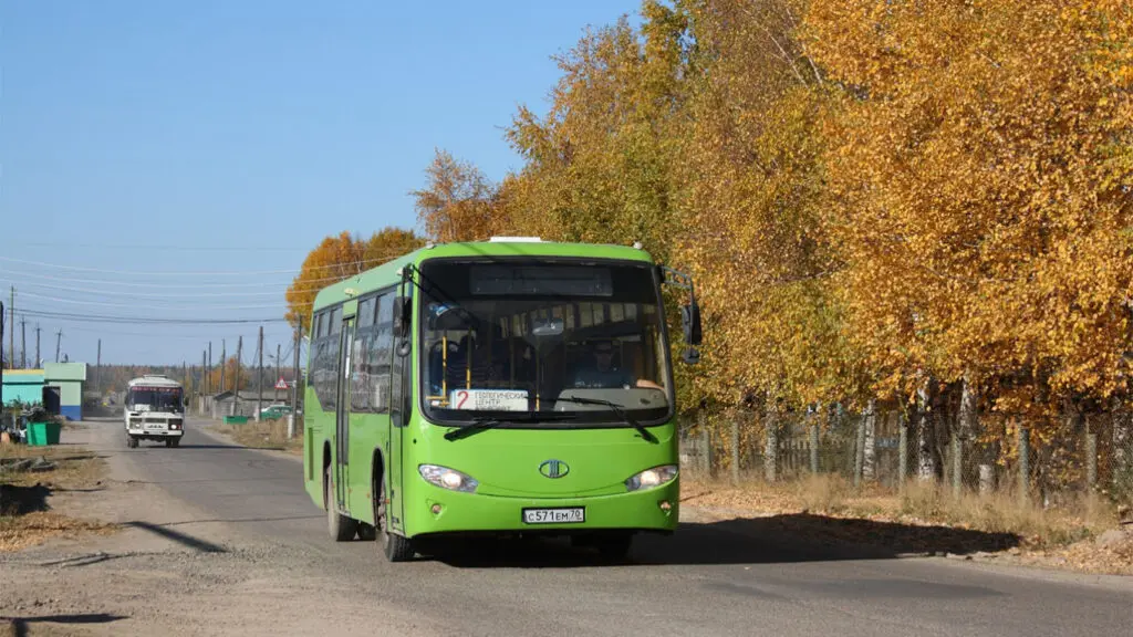 Criza carburanților lovește Rusia: transportul public se scumpește în zeci de regiuni