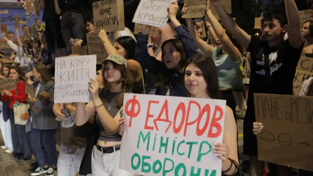 Ucrainenii i-au dat ultimatum lui Zelenski: Până vineri să îl demită pe Oleksandr Sîrski, șeful armatei. Proteste zilnice la Kiev