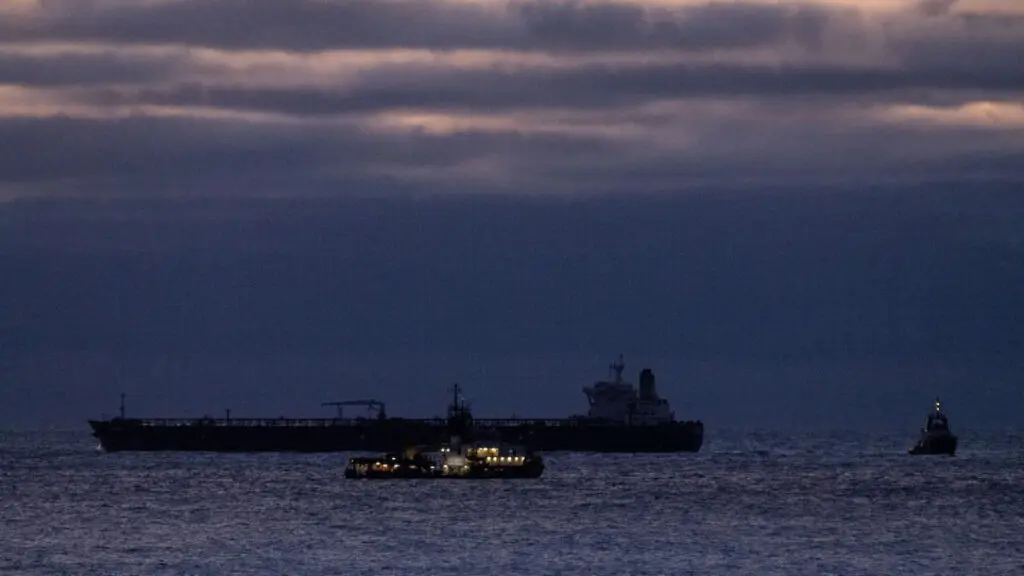 «Бюджет трещит». Цена российской нефти рухнула до $45 за баррель