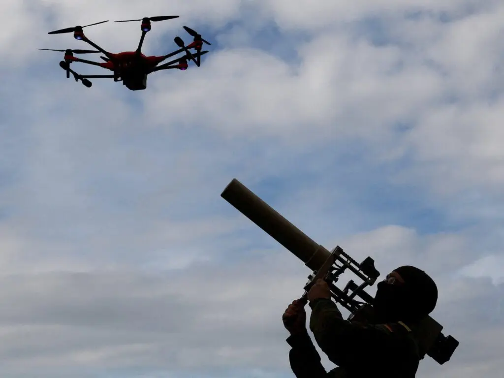 Raportul serviciilor speciale: Tot mai mult drone survolează obiectivele militare din Germania