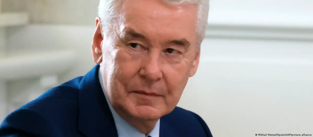 Собянин: Переход экономики РФ на военные рельсы убьет страну