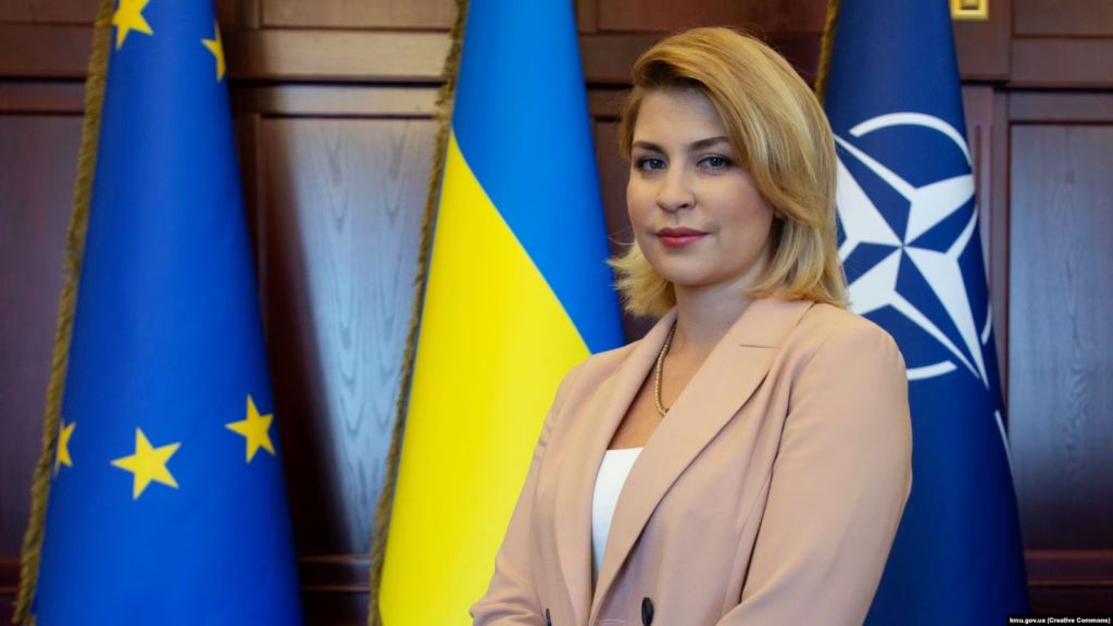 Суд в Украине избирает меру пресечения экс-послу страны в США Ольге Стефанишиной. По данным медиа, ей вменяют незаконное обогащение