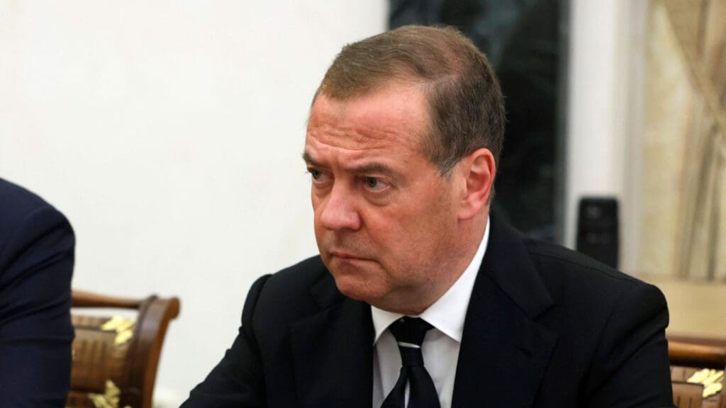 Медведев отчитался о вербовке на войну 210 тысяч россиян с начала года