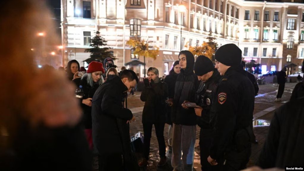 В Петербурге задержали еще одну группу уличных музыкантов