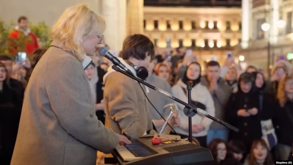 Певице Наоко и гитаристу Stoptime дали еще 13 суток ареста