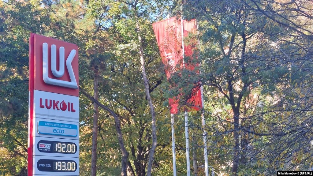 Компания друга Путина купит зарубежные активы «Лукойла»