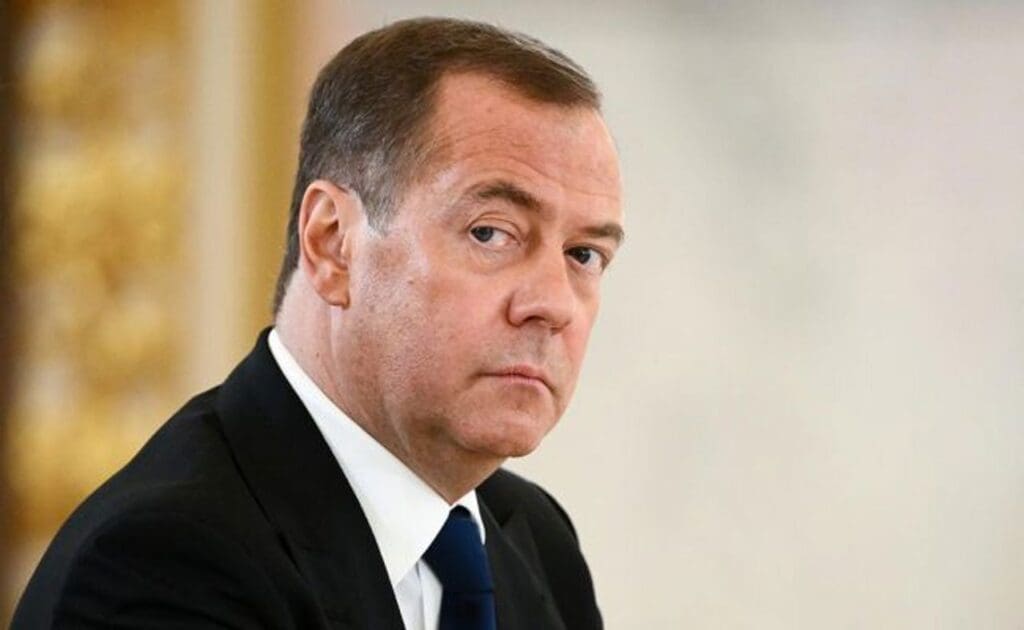 Medvedev comentează incidentele cu drone din Europa: „Este o modalitate de a-i speria pe europeni”