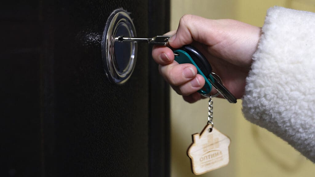 The Russian army receives housing from corrupt oligarchs
