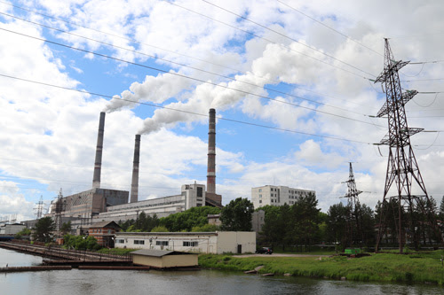 (ВИДЕО) На Дальнем Востоке бастуют работники Приморской ГРЭС: они залезают на крышу, угрожая покончить с собой и спят на полу в помещениях