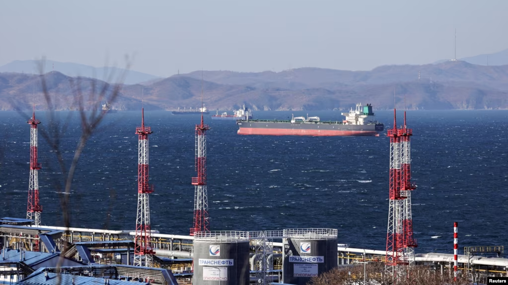 Bloomberg: цена на российскую нефть упала до минимума за 2,5 года