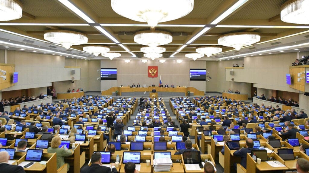 Rusia pregătește blocarea conturilor și suspendarea actelor pentru disidenții din exil