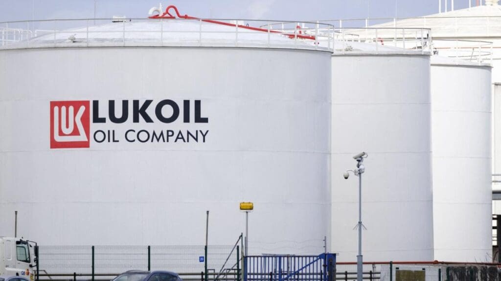 Bulgaria vrea să obțină excepții de la sancțiunile impuse de Trump. Închiderea rafinăriei Lukoil ar provoca o criză de combustibil