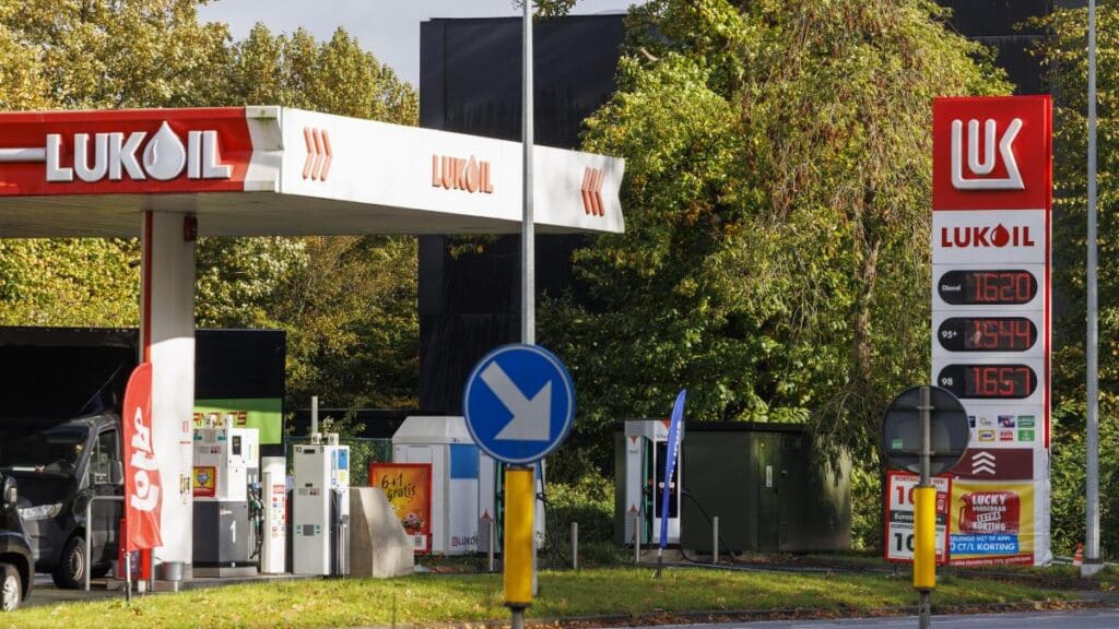 Situație critică în Bulgaria: Țara mai are benzină doar pentru o lună, din cauza sancțiunilor americane împotriva Lukoil