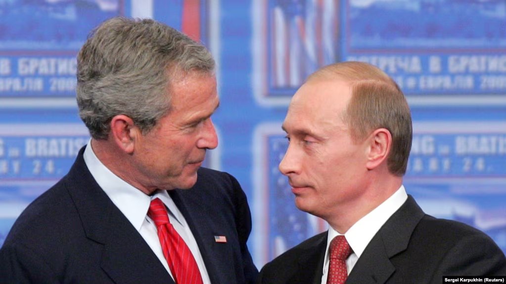 Путин в беседах с Бушем: РФ могла бы быть в НАТО, Украина «искусственная»