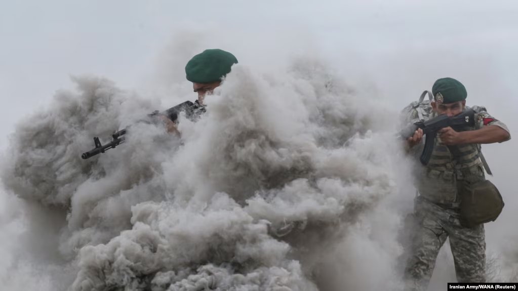 «Наши ребята из Ирана, добро пожаловать в Россию». В Тегеране листовки с предложением воевать в Украине на стороне РФ