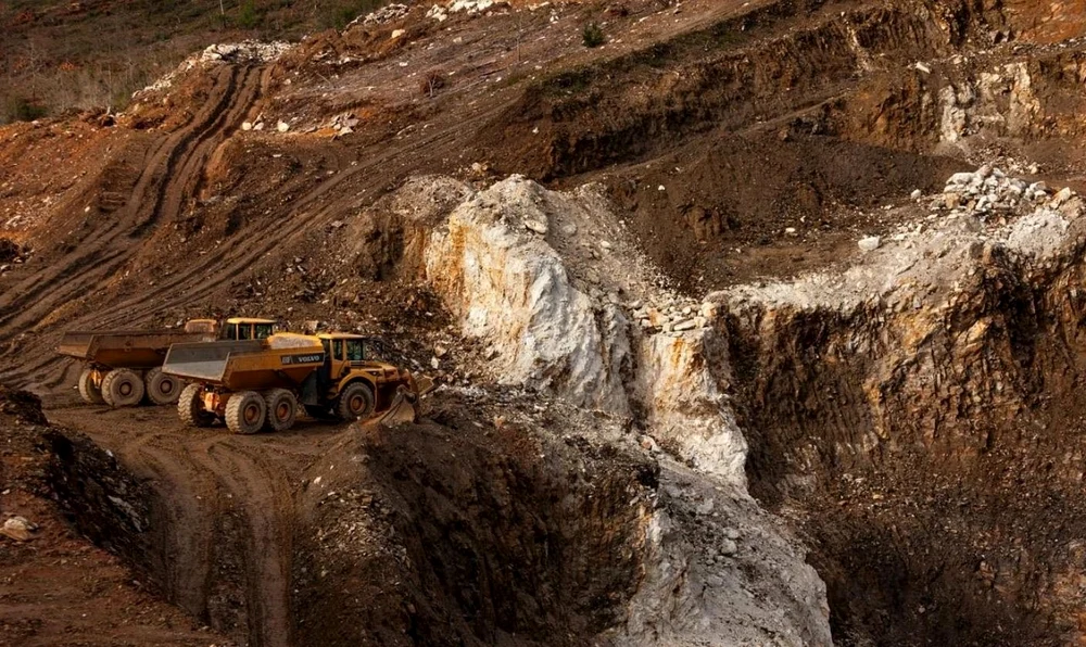Rusia începe exploatarea aurului în regiunea ucraineană ocupată Lugansk. Riscuri majore pentru mediu și sănătatea populației