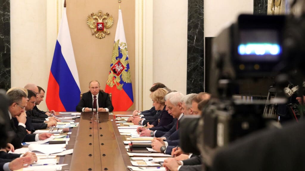 “Historical hole” in Russia’s budget: expenditures are rising faster than revenues