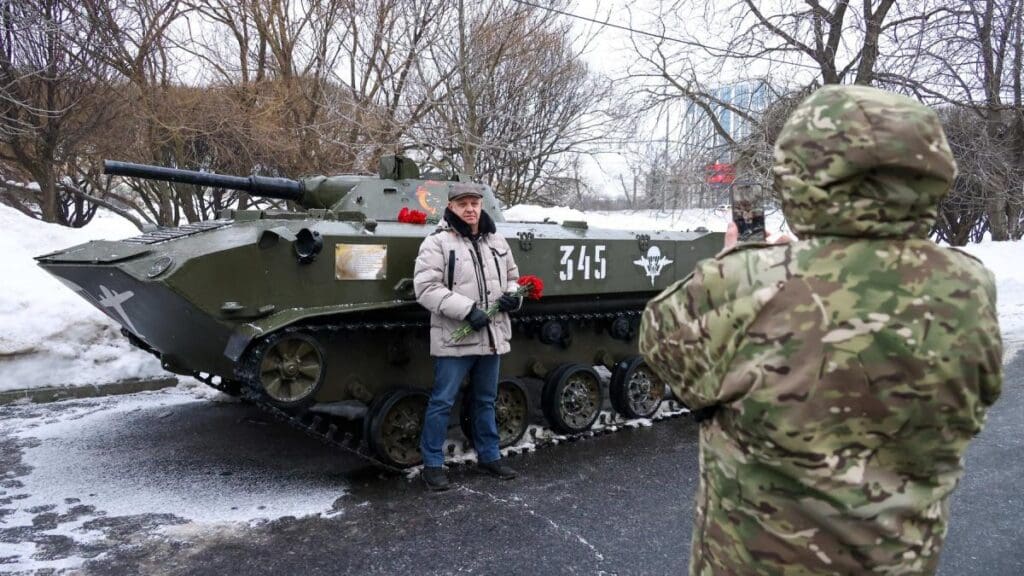 După patru ani de război în Ucraina, rușii de rând îi simt efectele mai mult ca niciodată: „Nu sunt foarte sigură pentru ce luptăm”