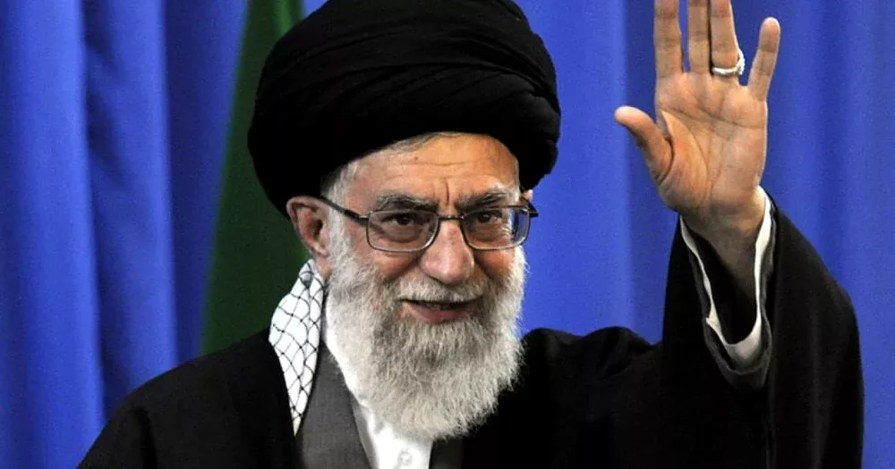 Imperiul secret de 95 de miliarde de dolari al ayatollahului Khamenei. Cum a confiscat mii de case și a făcut avere din suferința iranienilor