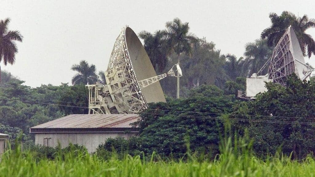 Russia’s spy base in Cuba, 350 kilometers from Florida. Why is Putin sending oil to Castro’s island?