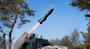 Ucraina a folosit în premieră o rachetă anti-navă suedeză în atacul asupra unei platforme petroliere din Marea Neagră