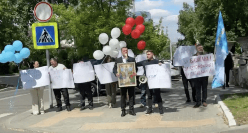 Oamenii lui Șor au venit cu baloane și icoane la ușa pușcăriei. Motivul „sărbătorii”