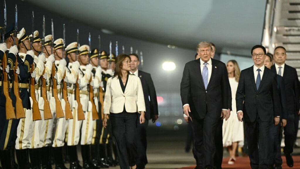 „Ce spune dimineața se poate schimba până după-amiază”. Chinezii privesc cu scepticism vizita lui Donald Trump la Beijing