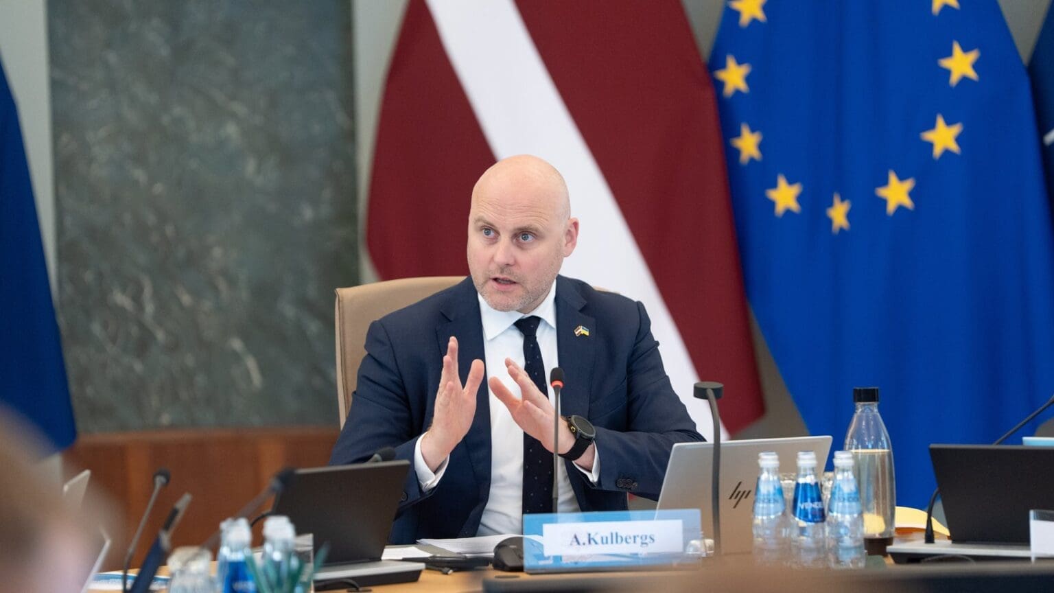 Новый премьер Латвии Кулбергс заявил, что стране необходимо прекратить любые торговые отношения с Россией и Беларусью