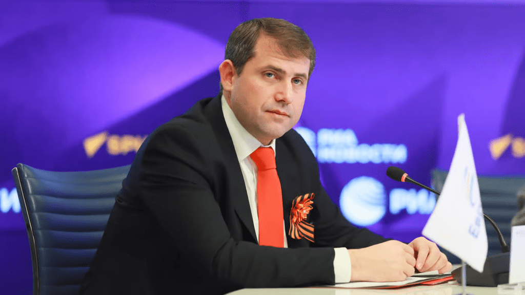 «Коррумпирует всех, кого видит». Международный аферист Илан Шор — незаменимый человек для Кремля