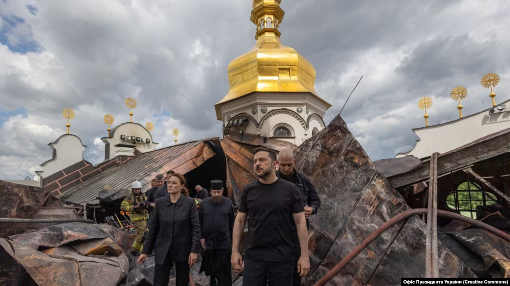 СМИ: на позицию Трампа повлияли фото горящей Киево-Печерской лавры