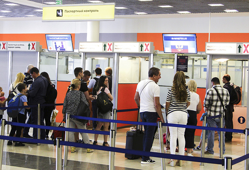 Alertă de călătorie în Rusia pentru moldoveni. MAE: Cetățeni aflați în detenție administrativă au fost impuși să semneze contracte de înrolare în armată