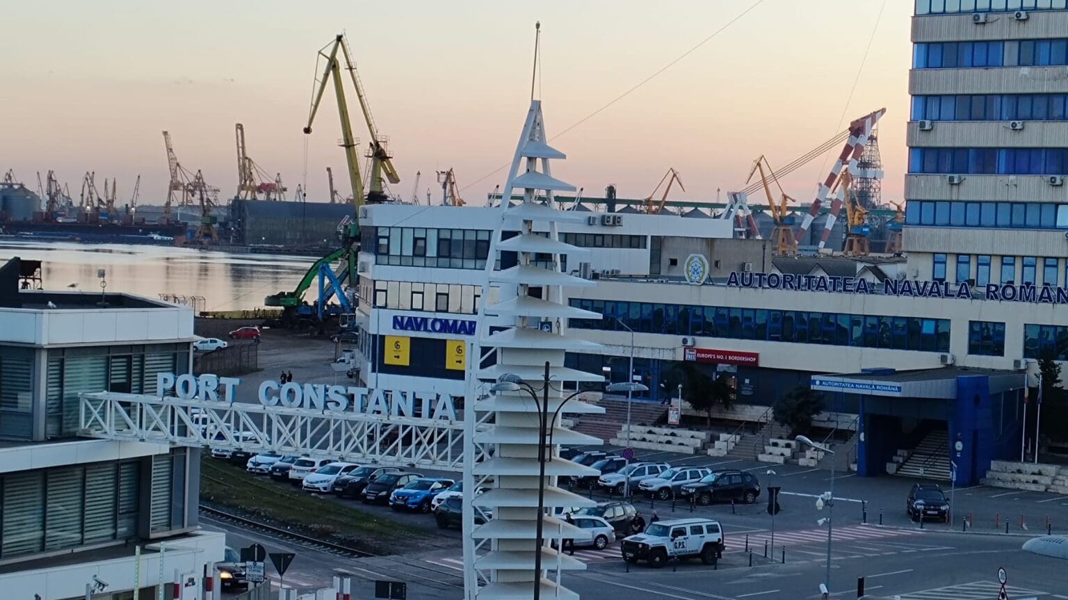 Mesaje generate cu AI, despre 5 bombe în portul Constanța, transmise din Ucraina și Polonia. SRI a evacuat toată lumea din zonă